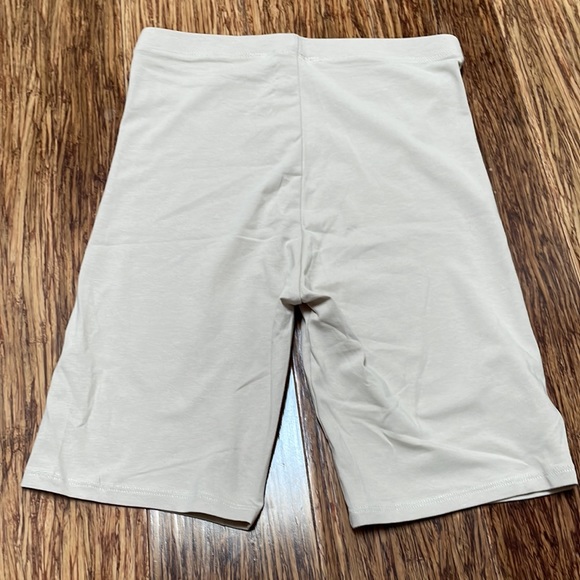 ❌SOLD❌H&M nude high rise bodycon bike shorts size small - Picture 3 of 6